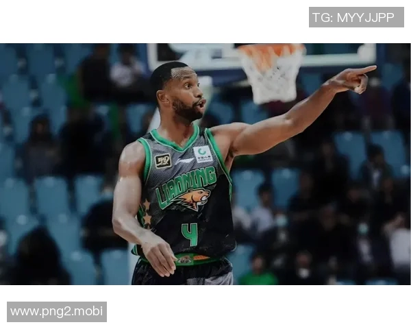 CBA杯半场：弗格连投带罚独得18分&洛夫顿14+5+6，奎因14分，上海51-47领先广东